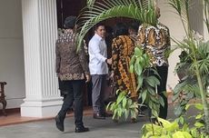 Sibuknya Mayor Teddy, Sang "Penjaga Pintu" dan Pembawa Pesan Prabowo ke Calon Menteri