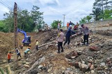 Detik-detik Tabrakan Beruntun Trailer di Jakut Berujung Sopir Bajaj Terjepit