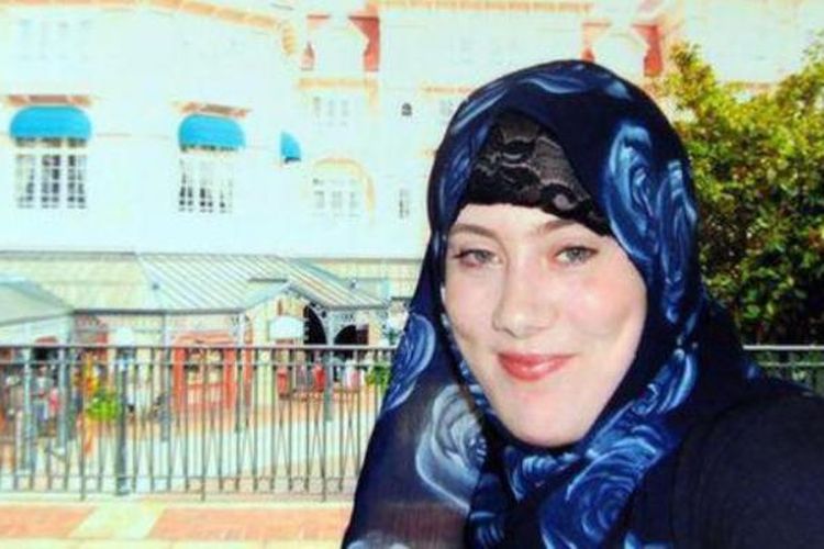 Samantha Lewthwaite alias Si Janda Putih adalah perempuan Inggris yang diduga memimpin seranan maut ke mal Westgate, Nairobi, Kenya. Dia adalah istri pelaku bom bunuh diri di London 7 Juli 2005.