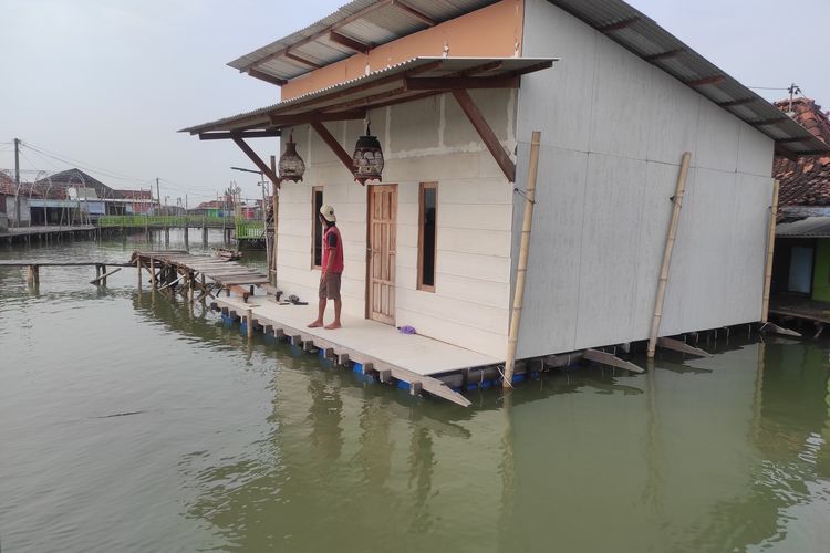 Pilot project rumah apung di Dukuh Timbulsloko, Desa Timbulsloko, Kecamatan Sayung, Kabupaten Demak, Kamis (23/5/2024)