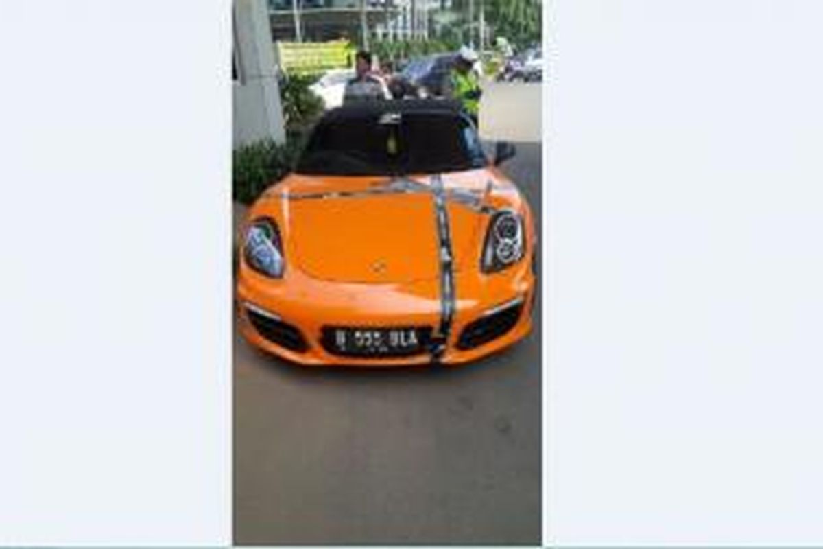 Porsche bernomor polisi B 555 BLA ditilang polisi
