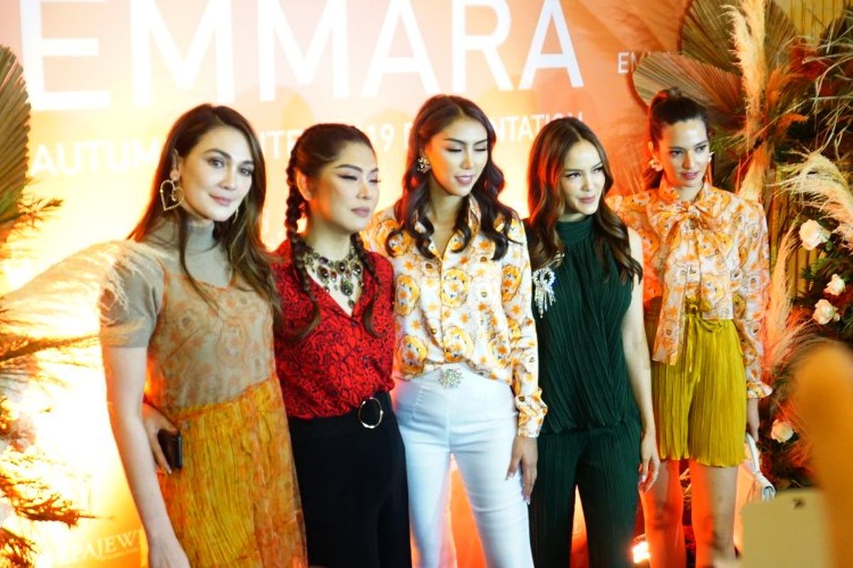 Suasana peluncuran lini busana Emmara yang dihadiri para selebritis seperti, Luna Maya, Nia Ramadhani dan Catherine Wilson di Hotel Four Season, Gatot Subroto, Jakarta Selatan, Senin (18/11/2019). 