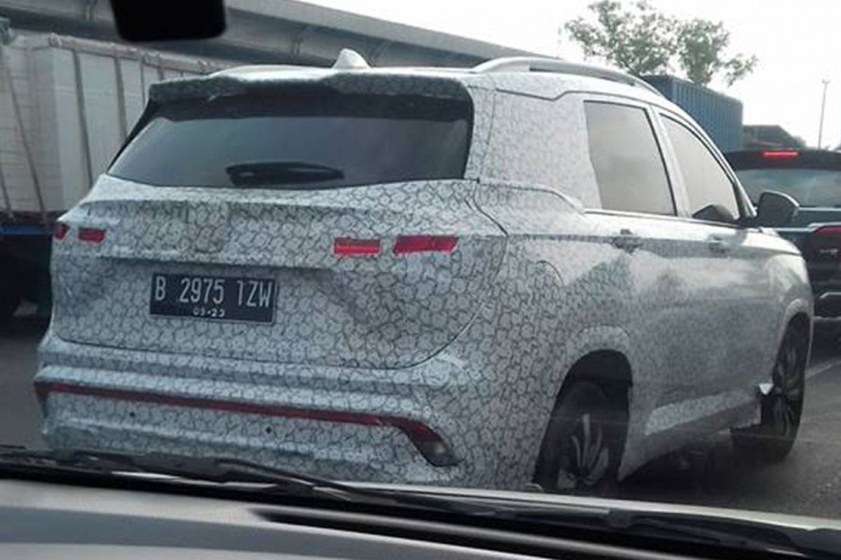 Foto tangkapan warga net yang diduga SUV Wuling