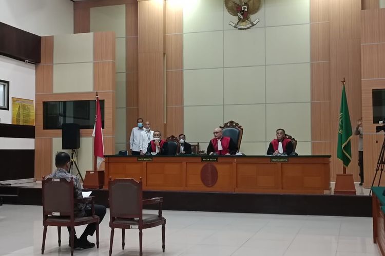 Haris Azhar dan Fatia Maulidiyanti menjalani sidang kedua di Pengadilan Negeri (PN) Jakarta Timur, Senin (17/4/2023).