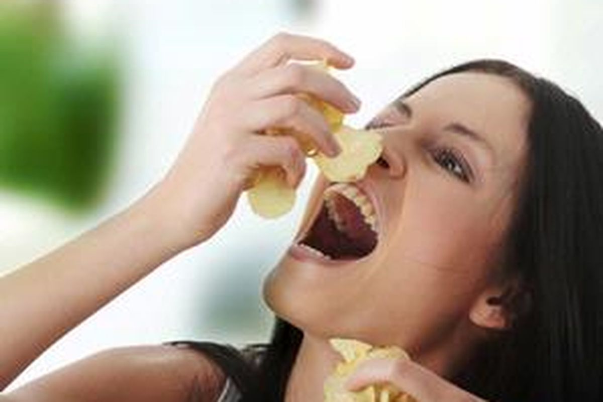 Makanan yang manis, asin, dan berlemak, menarik pusat-pusat penghargaan dalam otak, yang membuat orang berpikir ia layak mendapatkan makanan ini. 