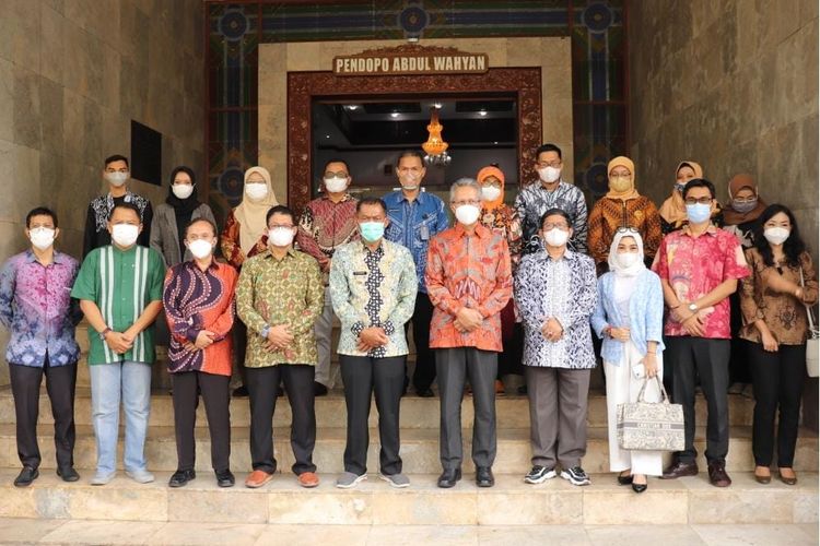 Penandatangan kerja sama  UNJ dan Pemkab Subang Jawa Barat guna membangun potensi desa wisata di Kabupaten Subang, Jawa Barat. dilaksanakan pada Jumat, 4 Februari 2022.