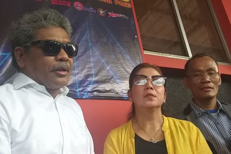 Ibunda Kriss Hatta Tutty Suratinah didampingi tim kuasa hukum di LP Cipinang, Jakarta Timur, Selasa (8/10/2019).