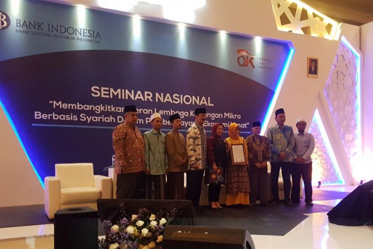 Seminar nasional keuangan syariah dalam rangka The 4th Indonesia Sharia Economic Festival di Grand City Surabaya, Selasa (7/11/2017).