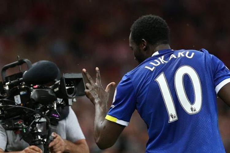 Romelu Lukaku merayakan gol Everton ke gawang Sunderland pada partai Premier League di Stadium of Light, 13 September 2016.