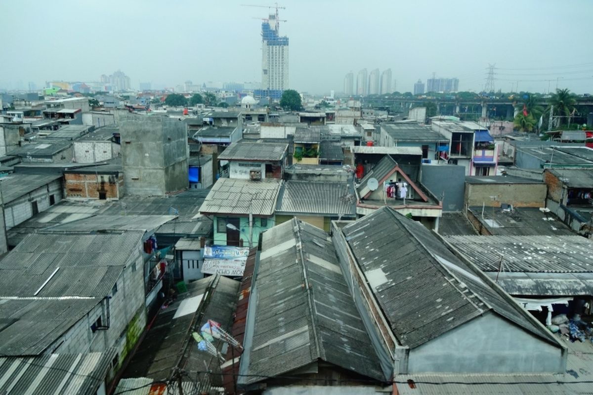 Jakarta menghadapi tantangan serius dalam pengelolaan tata ruang kota. 