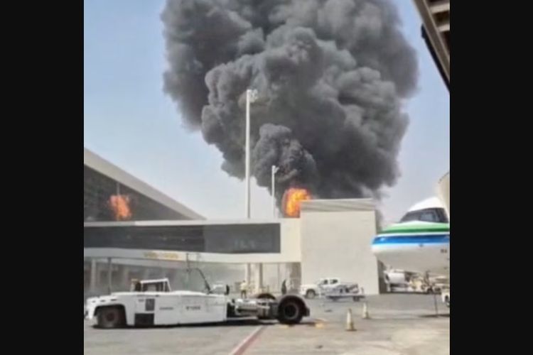 Houthi Serang Bandara Arab Saudi dengan Rudal Balistik, 2 Pesawat Terdampak
