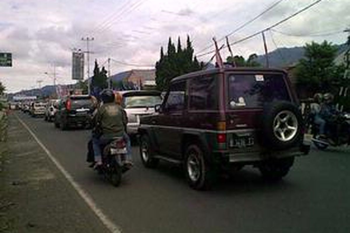 Kemacetan di kawasan Puncak, Bogor.