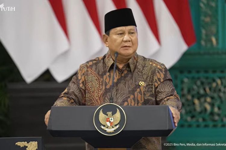 Presiden RI Prabowo Subianto dalam Sidang Kabinet Paripurna memperingati satu tahun Kabinet Merah Putih, Senin (20/10/2025).