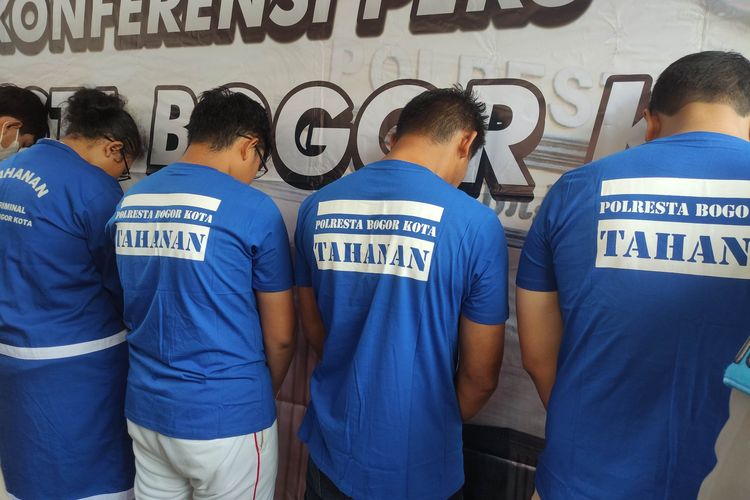 Empat orang dijadikan tersangka kasus pengrusakan dan penyegelan terhadap sebuah mushala di di Kampung Sumur Wangi, Kelurahan Kayumanis, Kecamatan Tanah Sareal, Kota Bogor, Jawa Barat.