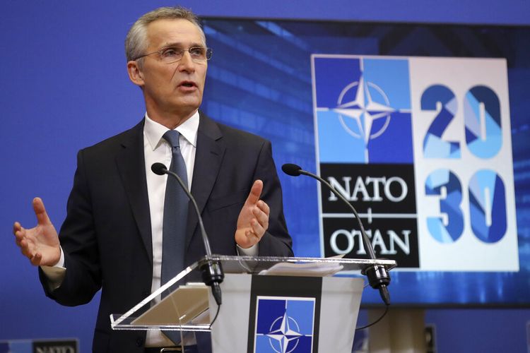 Sekretaris Jenderal NATO Jens Stoltenberg berbicara selama konferensi pers menjelang pertemuan menteri pertahanan NATO di markas NATO di Brussels, Senin, 15 Februari 2021.