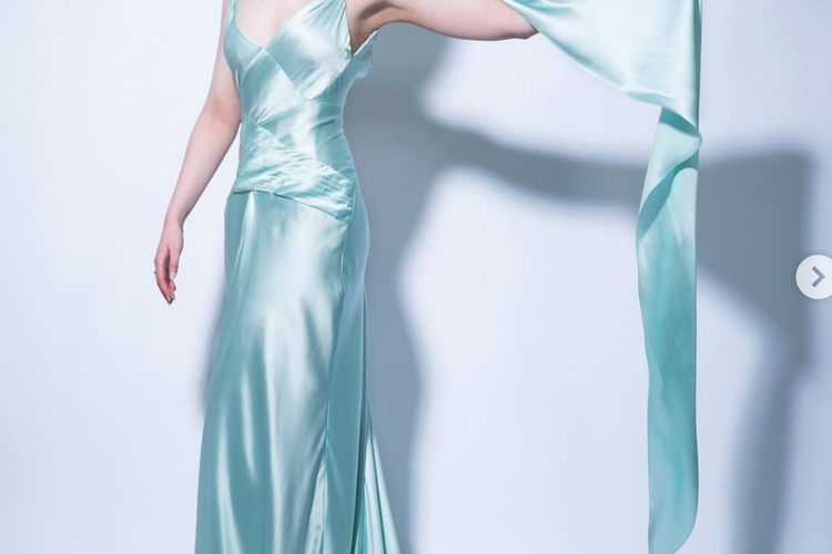 Gaun Elle Fanning pada Golden Globe 2021