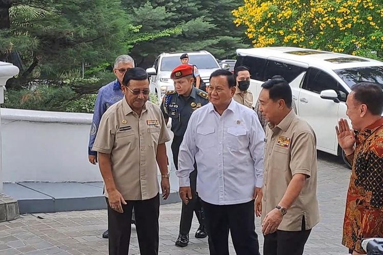 Ketua Umum Partai Gerindra Prabowo Subianto tiba di kantor pengurus Pusat Purnawirawan Polri, Dharmawangsa, Jakarta Selatan, Senin (15/5/2023). 