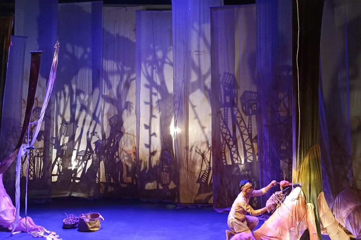 A Bucket of Beetles dari Papermoon Puppet Theatre
