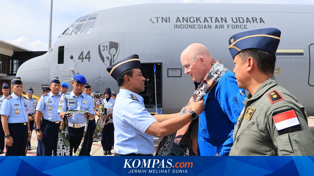 Pesawat Super Hercules C-130J Ke-4 Pesanan RI Tiba di Halim, Disambut ...