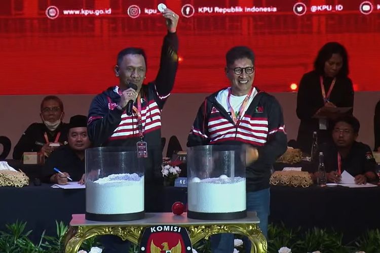Pengundian nomor urut partai politik peserta Pemilu 2024 yang dilangsungkan pada malam ini di kantor KPU RI, Rabu (14/12/2022). Partai Kebangkitan Nusantara (PKN) mendapat nomor urut 9.