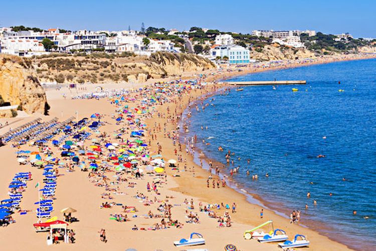 Pantai di Portugal.