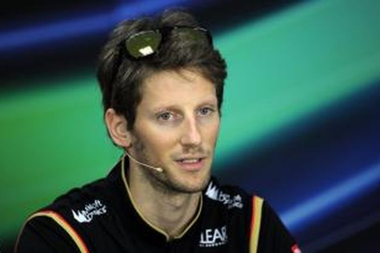 Pebalap Lotus asal Perancis, Romain Grosjean berbicara kepada media pada konferensi pers jelang GP Korea di Sirkuit Korea International di Yeongam, Kamis (4/10/2013). GP Korea berlangsung 4-6 Oktober.