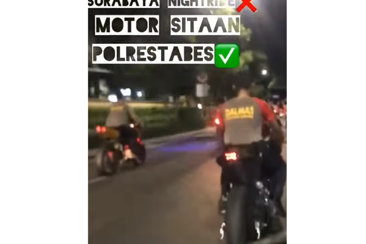 Tangkapan layar video yang menampilkan sejumlah anggota polisi mengendarai sepeda motor sport berknalpot brong dan tanpa memakai helm yang viral di media sosial.