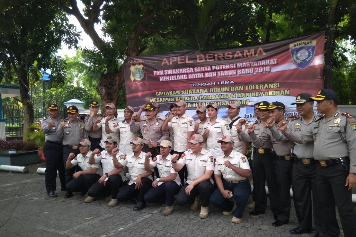 Kapolres Jakarta Timur Kombes Yoyon Tony Surya gelar Apel pengamanan Natal dan Tahun baru di BKKBN, Halim, Sabtu (16/12/2017)