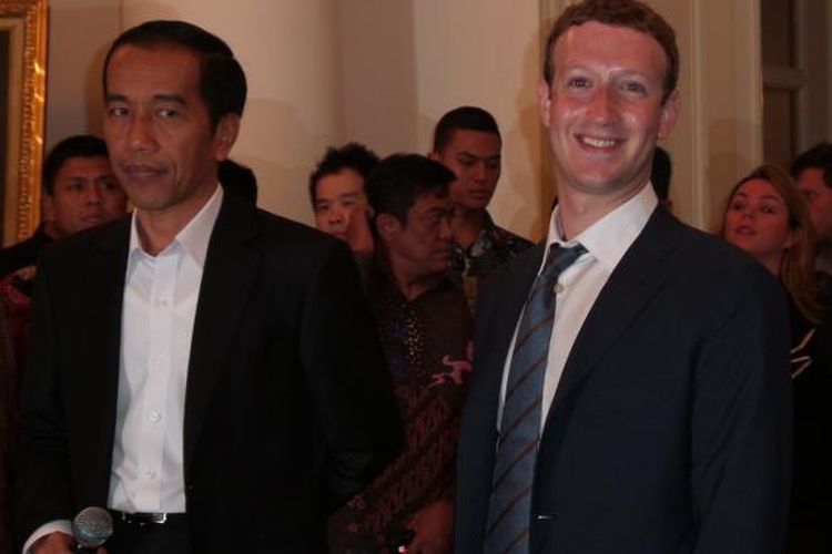 Presiden terpilih yang masih menjabat Gubernur DKI Jakarta Joko Widodo menerima CEO Facebook Mark Zuckerberg di Balaikota Jakarta, Senin (23/10/2014) pagi.