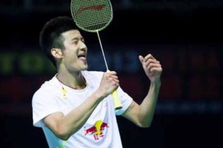 Tunggal putra China, Chen Long mengepalkan tangan usai memenangi pertandingan melawan rekan senegara, Wang Zhengming, pada babak final China Open Superseries Premier 2013, Minggu (17/11/2013).