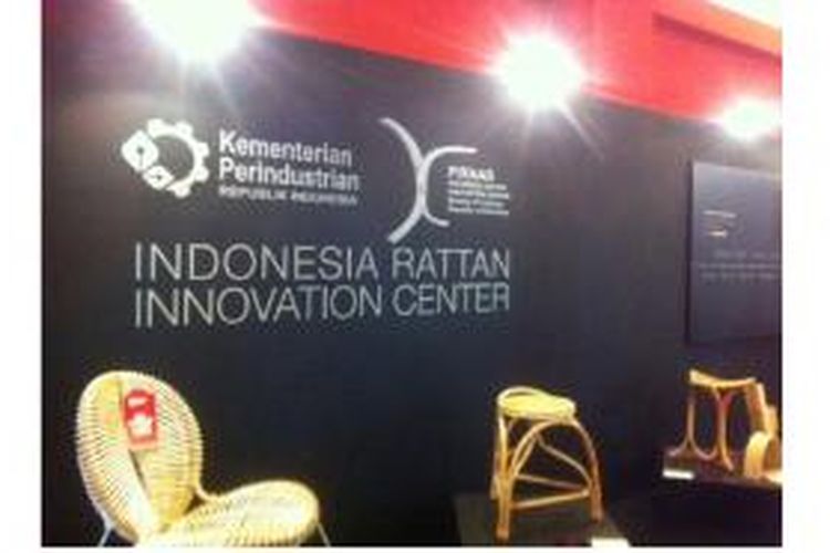 Salah satu cara AMKRI bekerjasama dengan pemerintah dalam meningkatkan citra rotan dengan memamerkan inovasi-inovasi dari produk berbahan dasar material tersebut di IFEX 2015, Jakarta International Expo, Kemayoran, Jakarta Pusat. Foto diambil pada Sabtu (14/3/2015).
