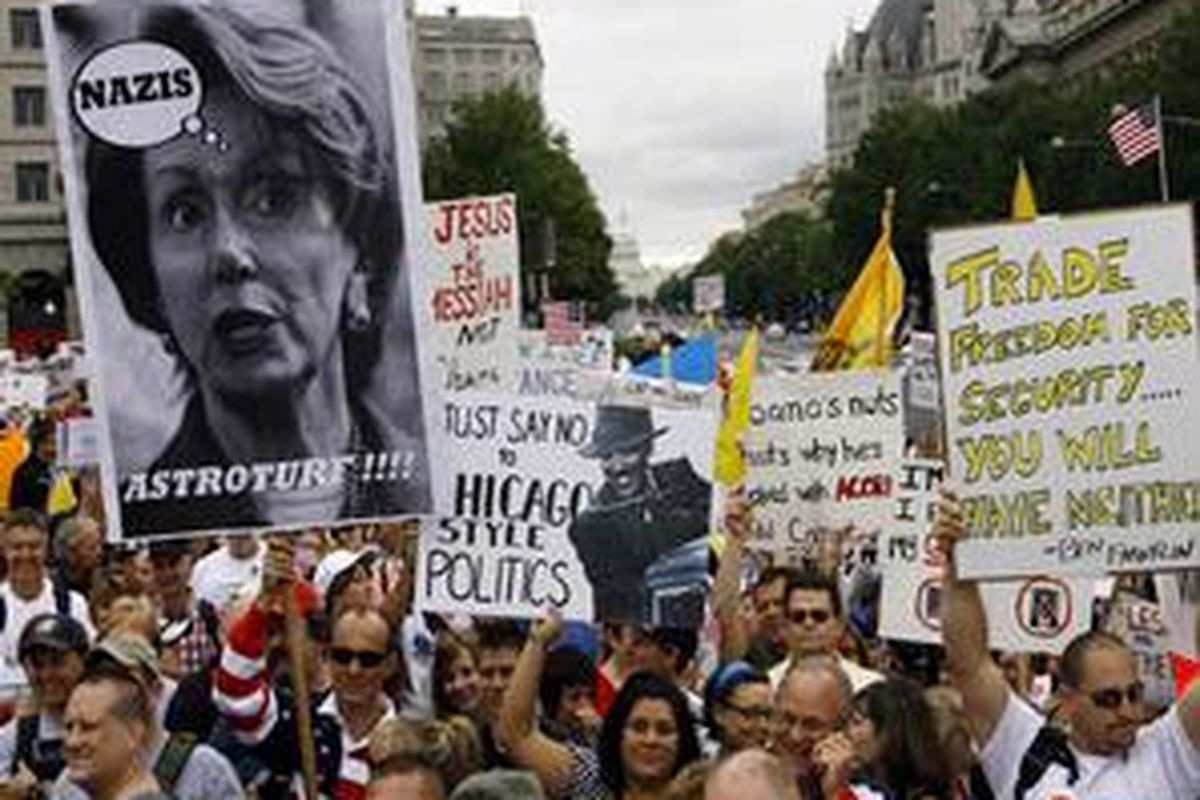 Puluhan ribu orang dari kelompok konservatif berpawai dari Gedung Putih menuju Capitol Hill di Washington, Sabtu (12/9), untuk memprotes rencana reformasi kesehatan yang diajukan Presiden AS Barack Obama.