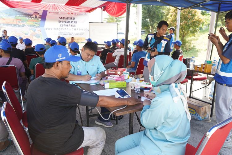 Jasa Marga menggelar sosialisasi bahaya kendaraan Over Dimension & Over Loading (ODOL) di Rest Area KM 88 Tol Cipularang pada Selasa (17/6/2025).