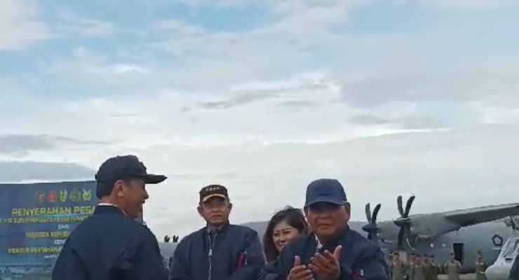 Dikabarkan Sakit, Prabowo Sebut Hoaks lalu Gaya Silat di Depan Jokowi