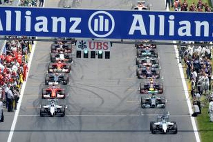 Para pebalap Formula 1 melakukan start pada GP Austria, Minggu (22/6/2014).