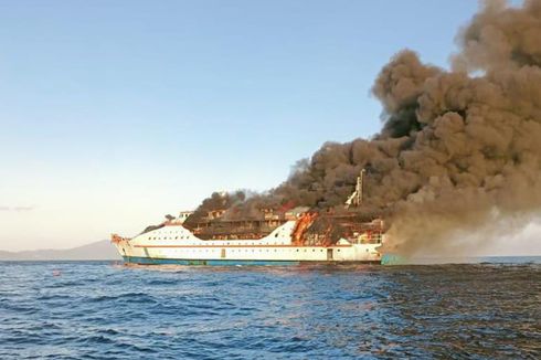 Kapal Penumpang Rute Ternate Tujuan Sanana Terbakar di Tengah Laut
