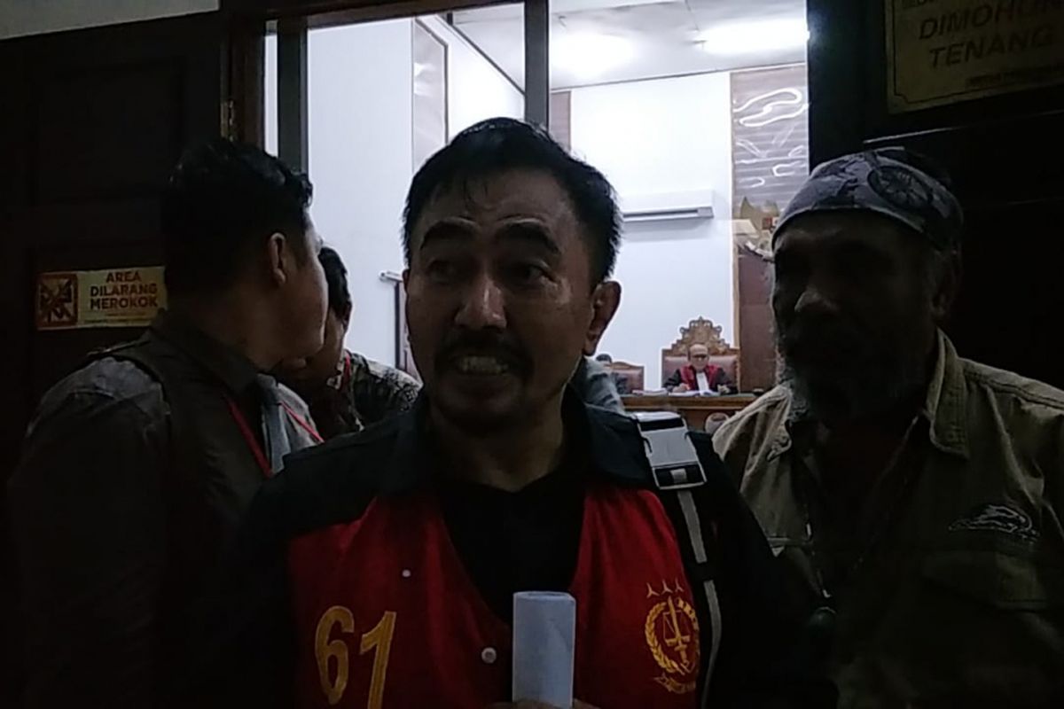 Gatot Brajamusti atau Aa Gatot seusai menyampaikan nota pembelaan atau pleidoi untuk kasus perbuatan asusila dalam persidangan di Pengadilan Negeri Jakarta Selatan, Kamis (29/3/2018) malam.