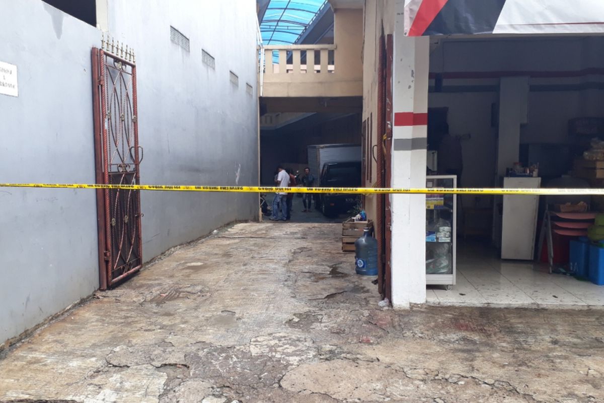 Satu keluarga ditemukan tewas dibunuh di sebuah rumah kontrakan di Jalan Bojong nangka II RT 002 RW 07, Kelurahan Jatirahayu, Kecamatan Pondok Melati, Kota Bekasi, Selasa (13/11/2018). 
