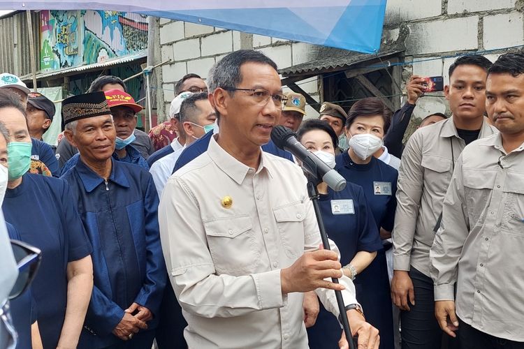 Penjabat (Pj) Gubernur DKI Jakarta Heru Budi Hartono ditemui di Kamal Muara, Penjaringan, Jakarta Utara, Selasa (28/3/2023).