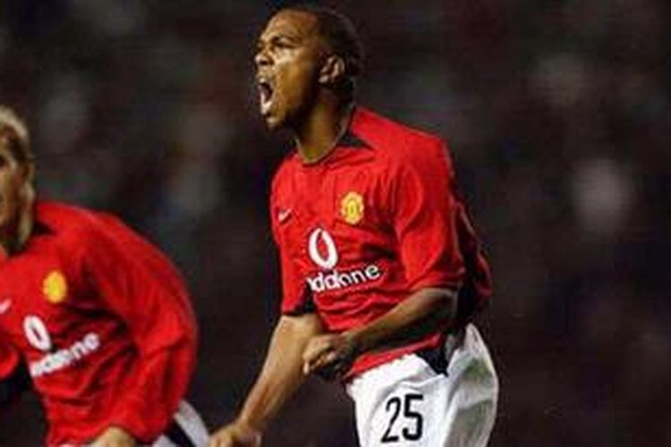 Quinton Fortune (kanan) saat masih membela Manchester United. 