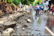 Surabaya Tergenang Banjir, Jalan Mayjen Sungkono Lumpuh, Dinding Penahan Air Sungai Jebol