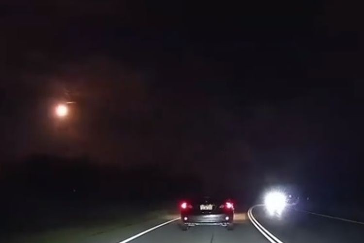 Sebuah bola api raksasa muncul di langit Perth, Australia, pada Selasa (28/8/2018). (Instagram/Perth Observatory)

