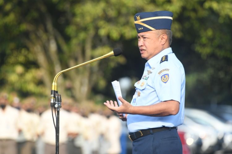 Wakil Kepala Staf Angkatan Udara (Wakasau) Marsekal Madya A Gustaf Brugman saat memimpin apel luar biasa di Markas Besar TNI AU (Mabesau), Jakarta, Kamis (22/9/2022).