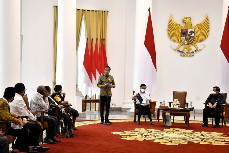 Presiden Joko Widodo saat menerima Majelis Rakyat Papua dan Majelis Rakyat Papua Barat di Istana Kepresidenan Bogor pada Jumat (20/5/2022). 