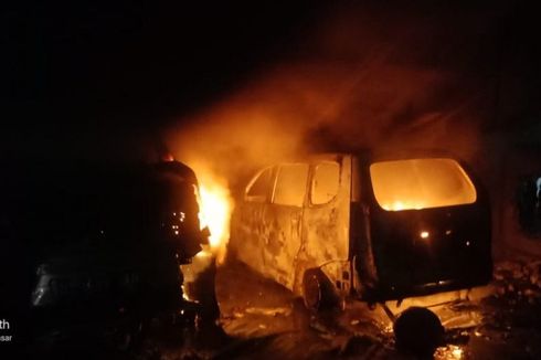 Kebakaran di Bengkel Cipinang Melayu, Dua Mobil Ikut Terbakar
