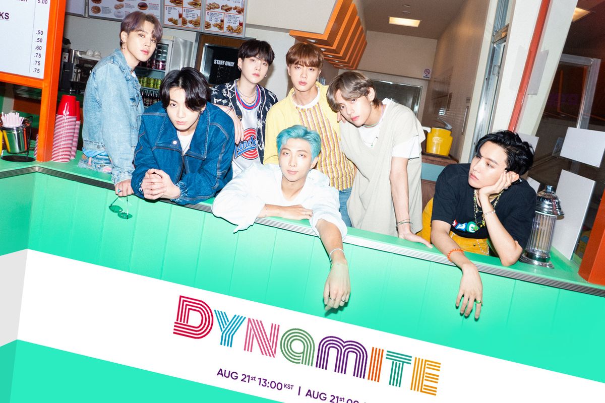 Boyband asal Korea Selatan BTS merilis singel baru berjudul Dynamite, Jumat (21/8/2020).