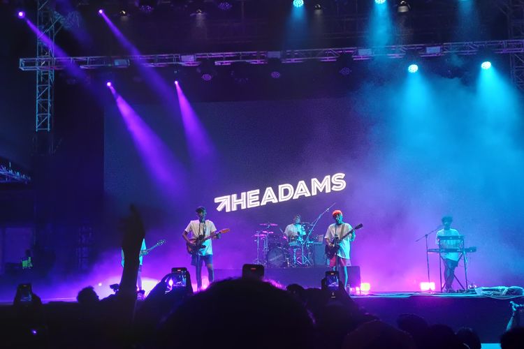 Grup band The Adams tampil dengan formasi baru setelah ditinggal Pandu dan Ghina di Joyland Festival Bali.