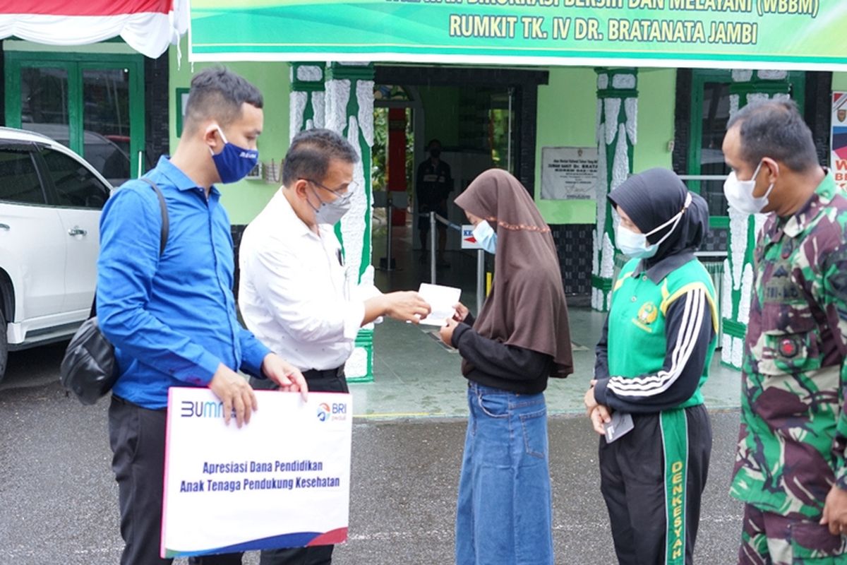 Melalui program CSR BRI Peduli, BRI telah menyalurkan berbagai bantuan dalam rangka membantu pemerintah menekan penyebaran Covid-19 di Indonesia.