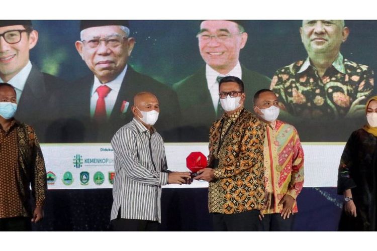 PNM meraih penghargaan Merdeka Award 2022 dalam kategori ?Program Pemberdayaan UMKM? di Jakarta, Kamis (30/6/2022) 
