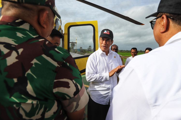 Mentan Andi Amran Sulaiman saat hadir di kunjungan kerja Presiden Jokowi di Distrik Kurik, Kabupaten Merauke.